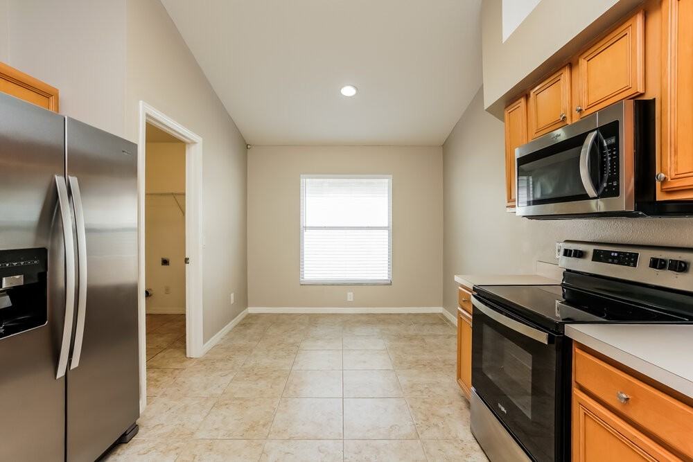 1412 Bloomingdale Trails Boulevard - Photo 5 of 16