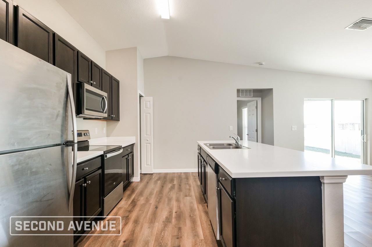 1013 Ne 2nd Ave - Photo 2 of 26