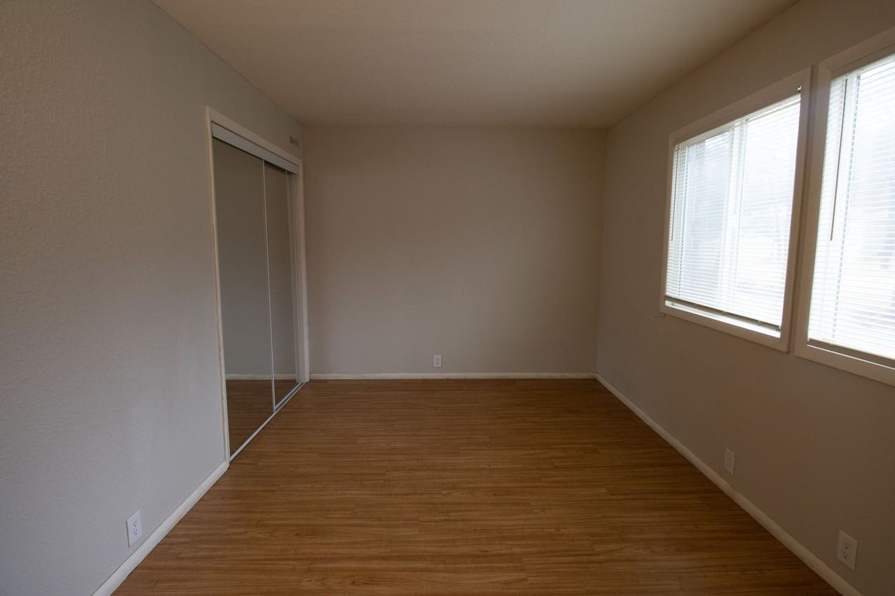 Eastgate Apartments - Photo 4 of 16