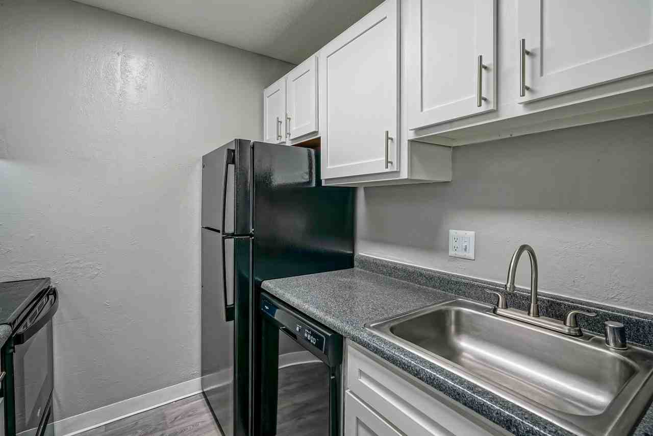 Sungate - Photo 2 of 43