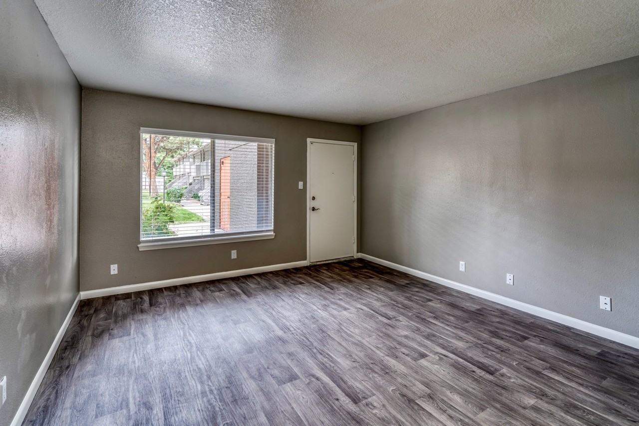 Sungate - Photo 4 of 43