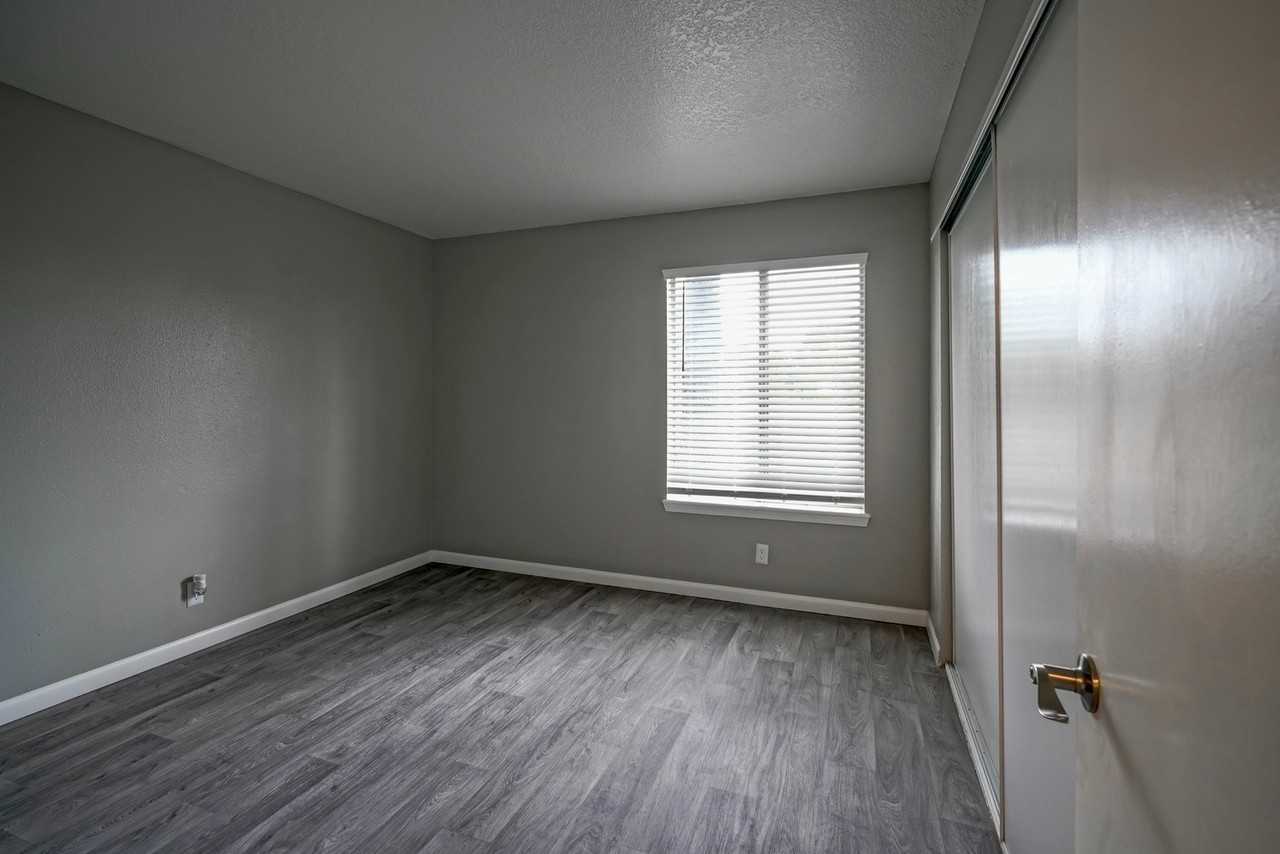 Sungate - Photo 5 of 43