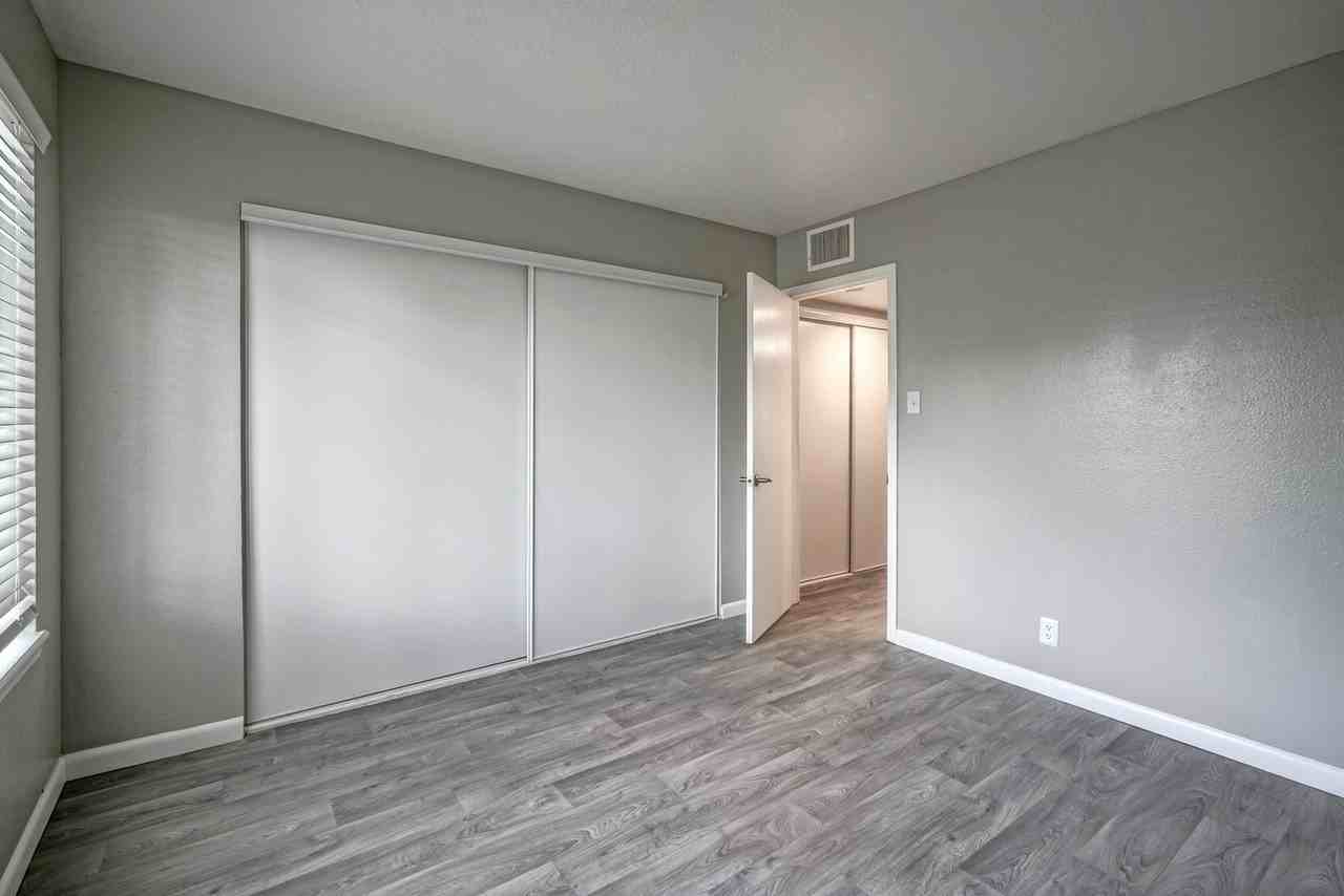 Sungate - Photo 6 of 43