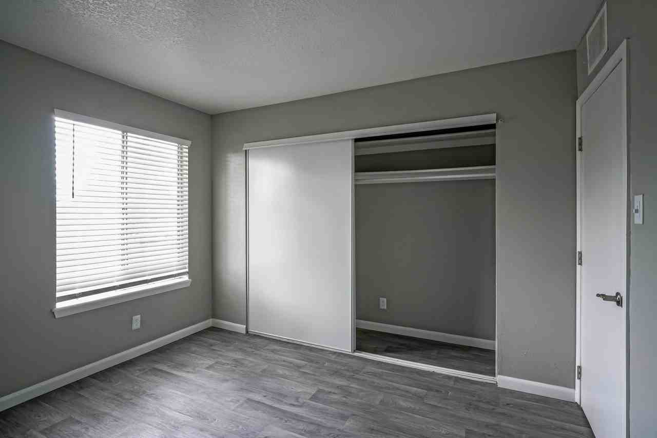 Sungate - Photo 7 of 43