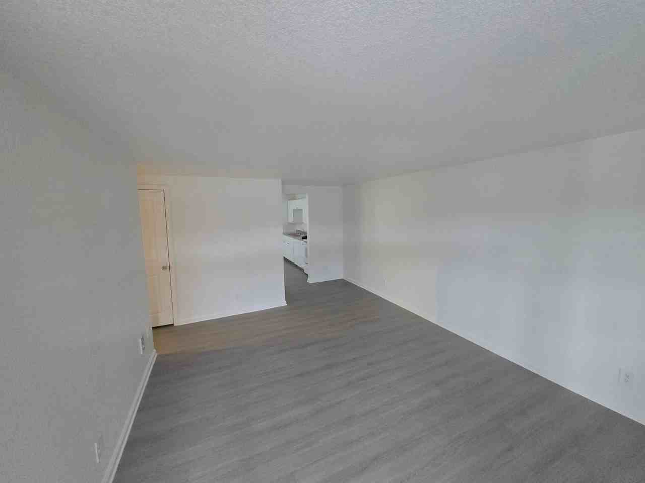 Barcelona Apartments - Photo 4 of 24