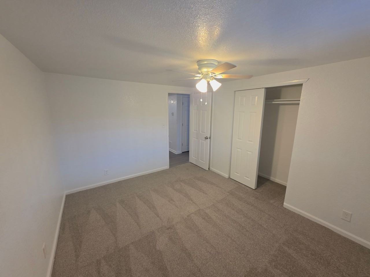 Barcelona Apartments - Photo 6 of 24