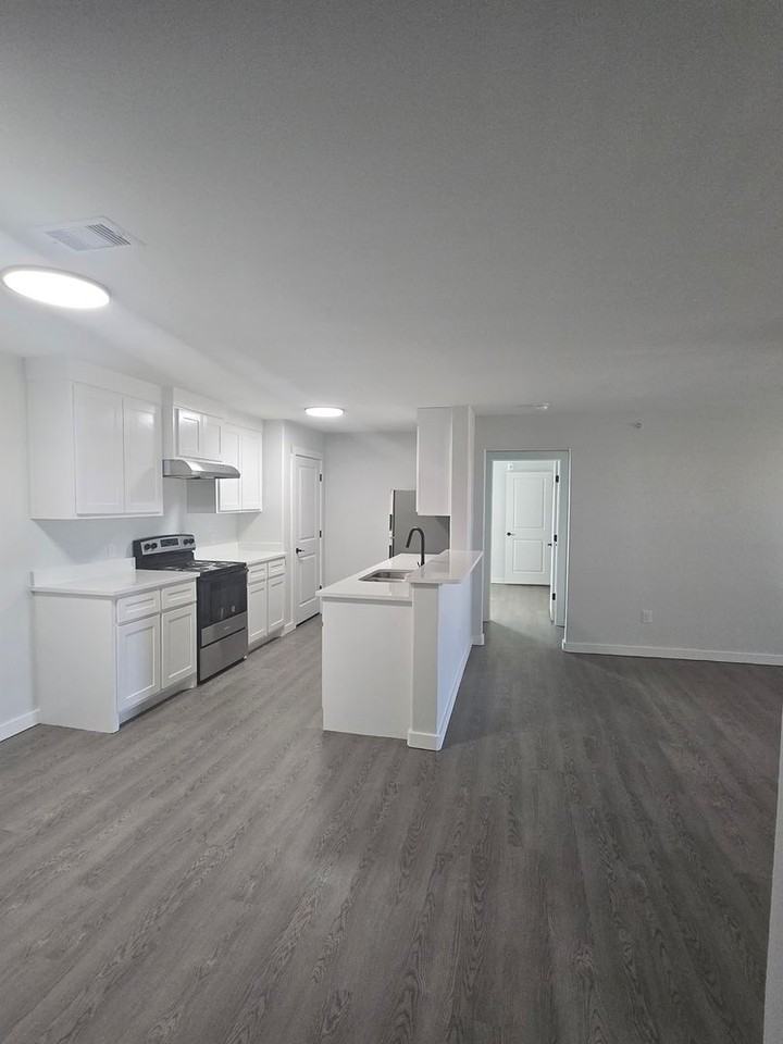 Empire Apartments - Photo 2 of 4