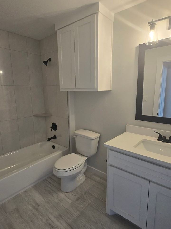 Empire Apartments - Photo 4 of 4