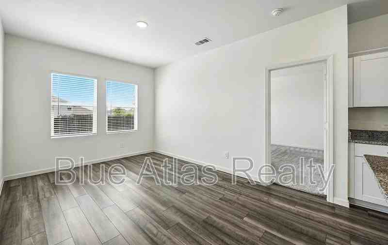 13212 Ridings Dr - Photo 5 of 28