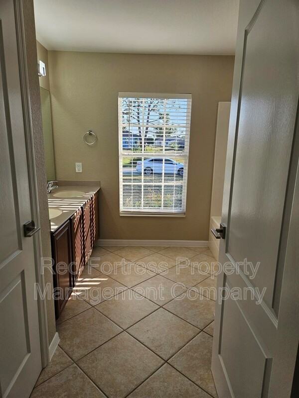 1108 Nw 21st Pl - Photo 5 of 11