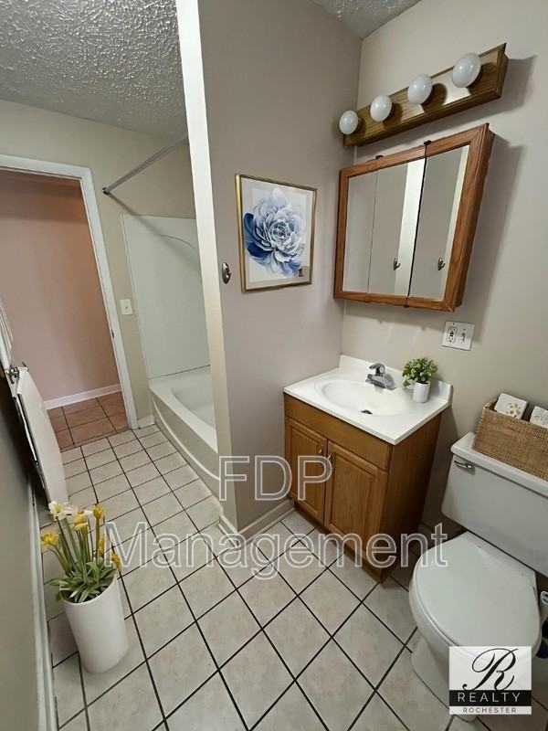 610 East Ave #4G - Photo 4 of 9