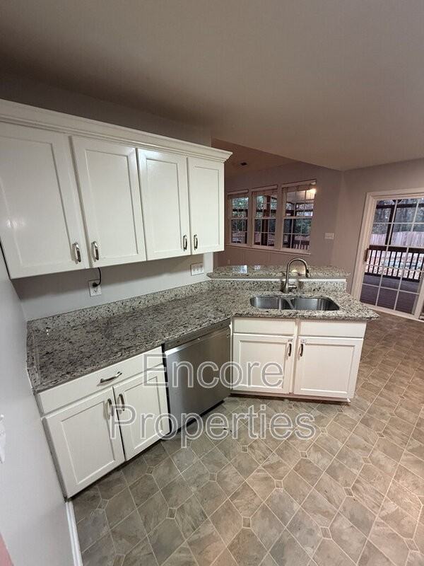 6225 Saybrooke Drive - Photo 4 of 24