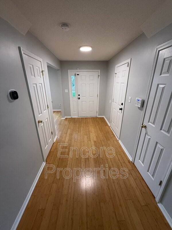 6225 Saybrooke Drive - Photo 7 of 24