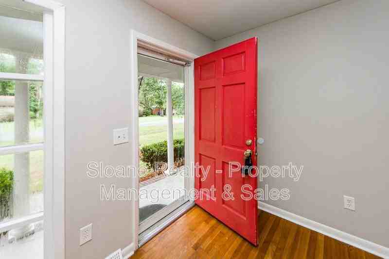 1010 Yorktown Drive - Photo 3 of 38