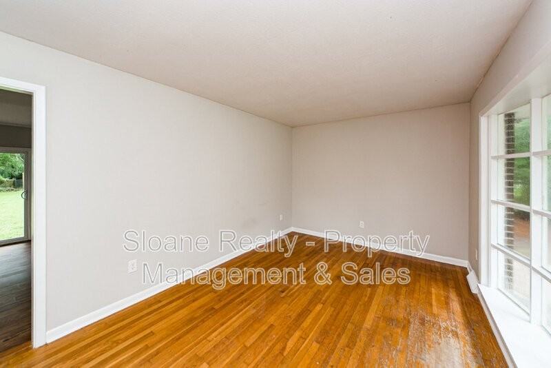 1010 Yorktown Drive - Photo 4 of 38