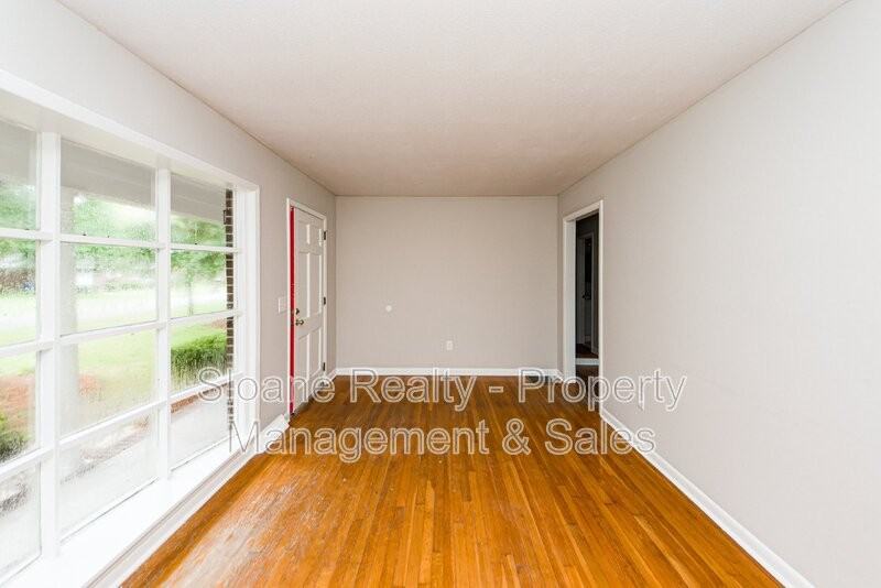 1010 Yorktown Drive - Photo 5 of 38