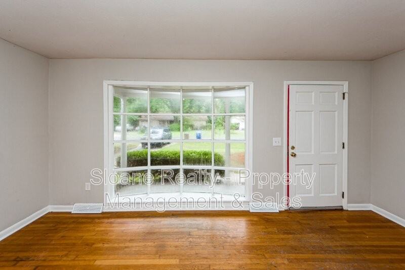 1010 Yorktown Drive - Photo 6 of 38