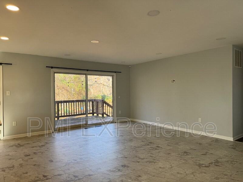 13417 Queens Ln - Photo 3 of 22