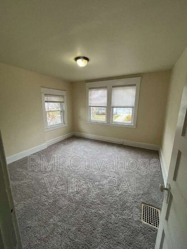 555 Brittain Rd - Photo 5 of 11