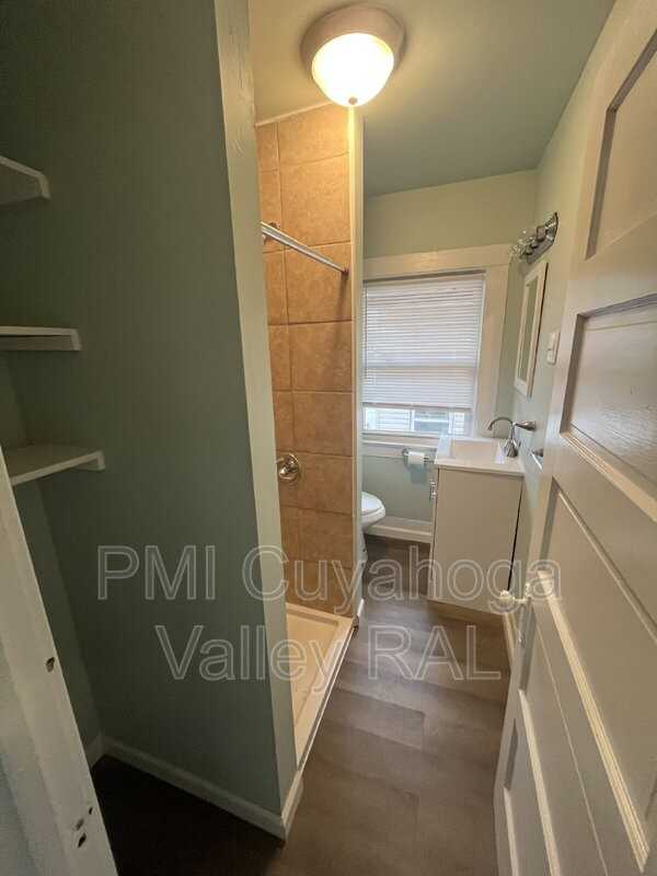 555 Brittain Rd - Photo 7 of 11