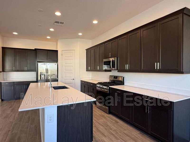 2996 E Birdsong Ave - Photo 4 of 37