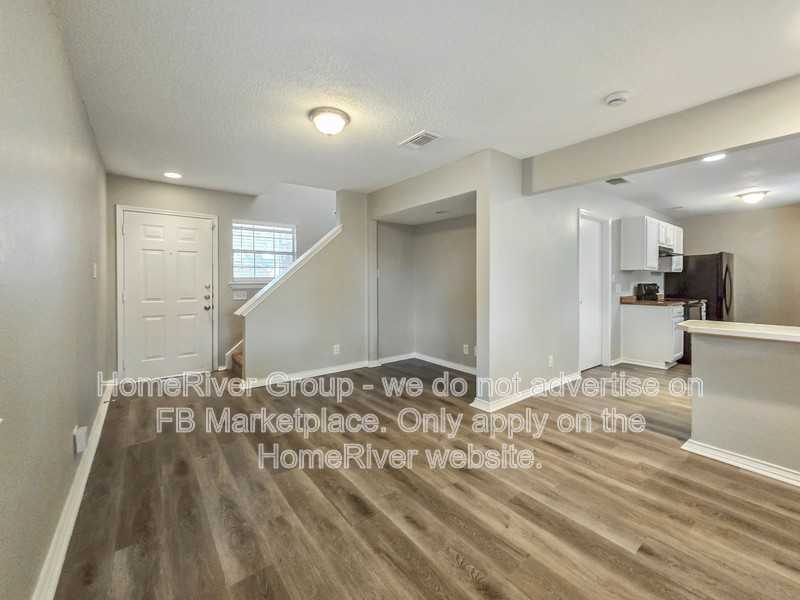 1817 Lincolnshire Way - Photo 2 of 24