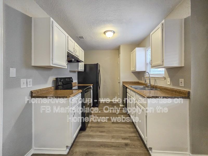 1817 Lincolnshire Way - Photo 5 of 24