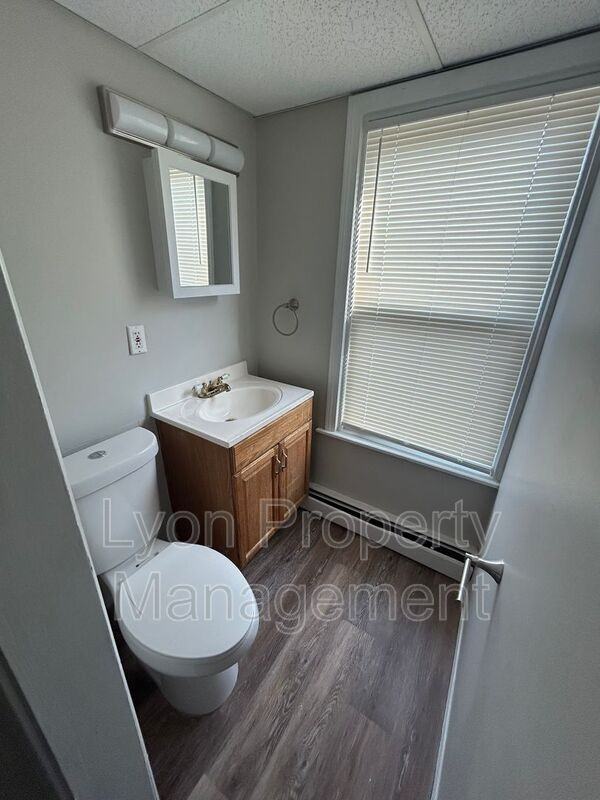 46 Spring St #A - Photo 4 of 15