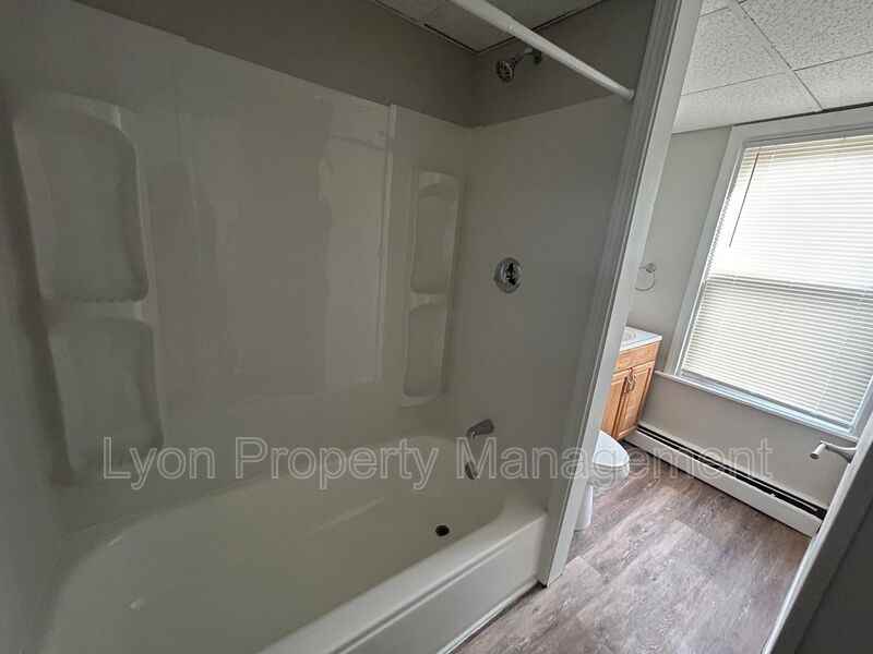 46 Spring St #A - Photo 5 of 15