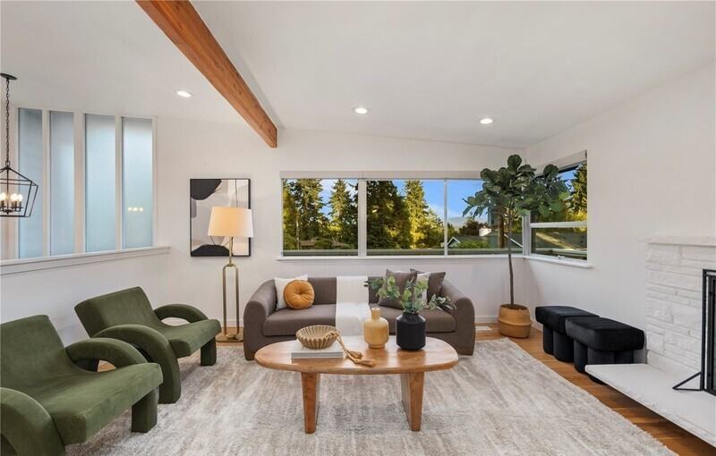 201 165th Ave Ne - Photo 3 of 15