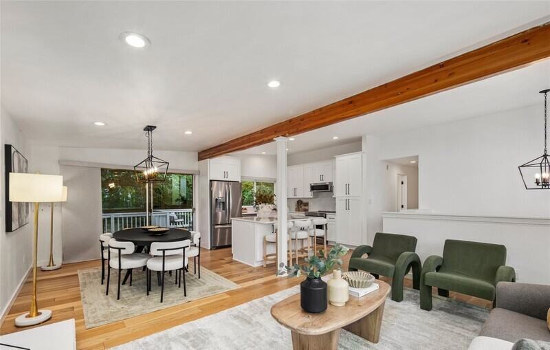 201 165th Ave Ne - Photo 4 of 15