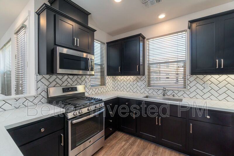 446 Blythewood Place - Photo 4 of 17