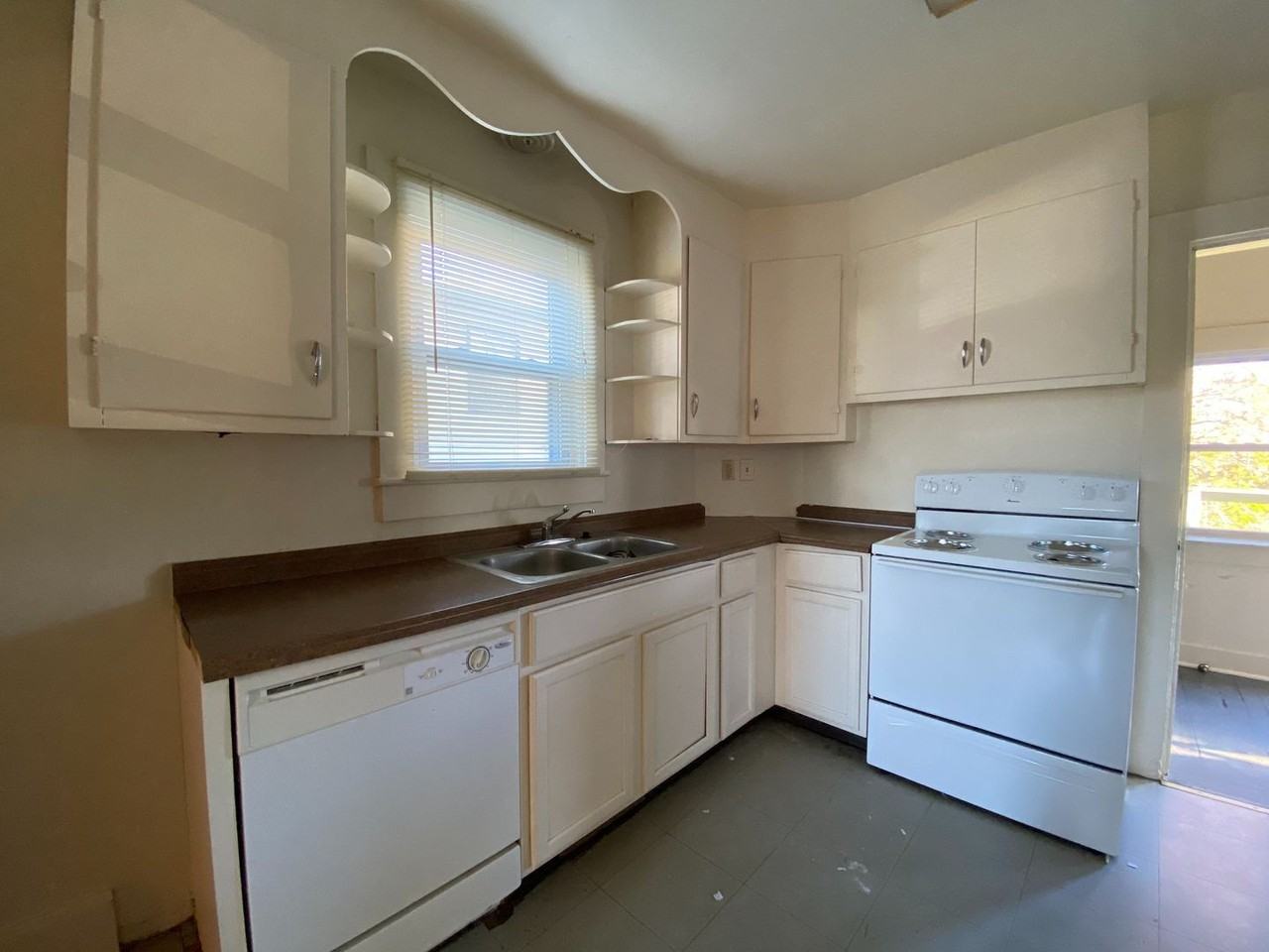 332 Old South High St - Photo 3 of 15