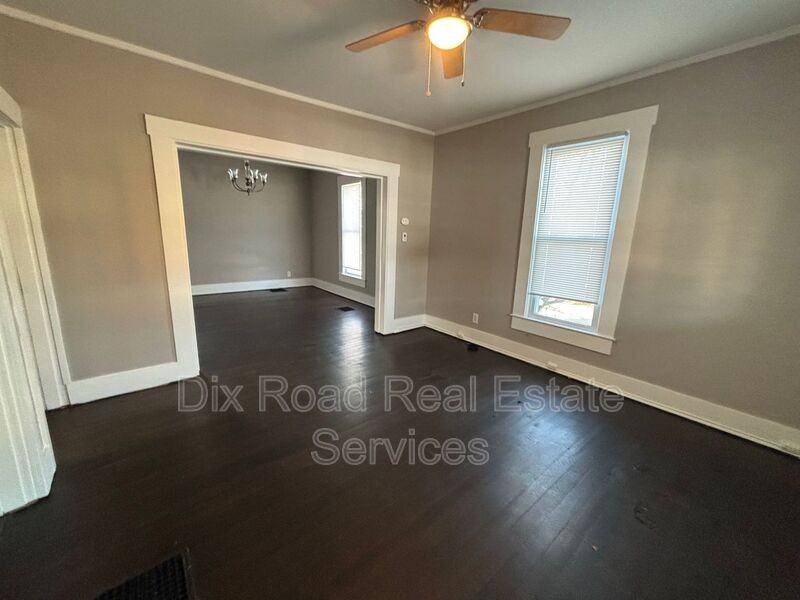 304 Stanley Street - Photo 7 of 25