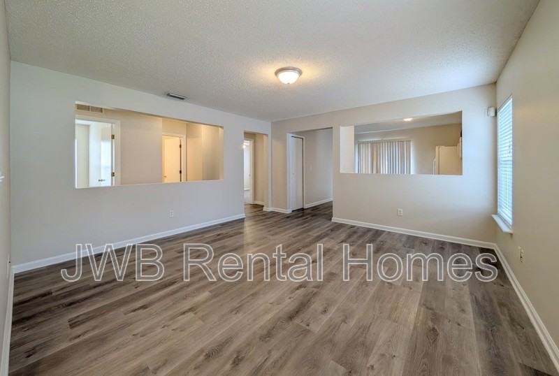 1009 Enon Ct - Photo 5 of 23