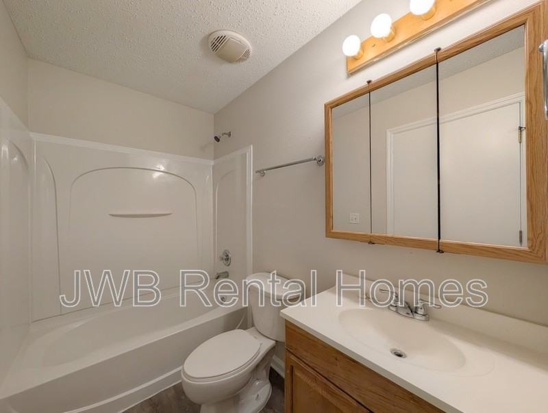 1009 Enon Ct - Photo 7 of 23