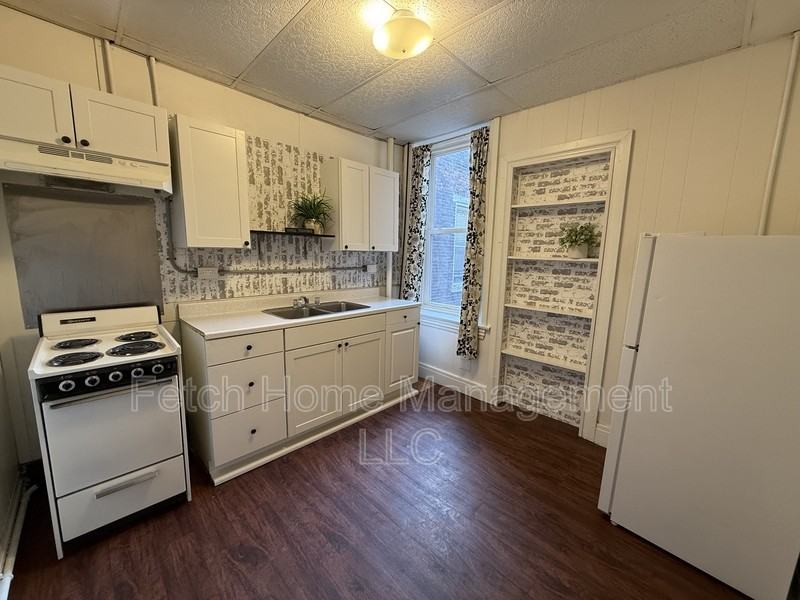 225 N 8th St - Photo 2 of 8