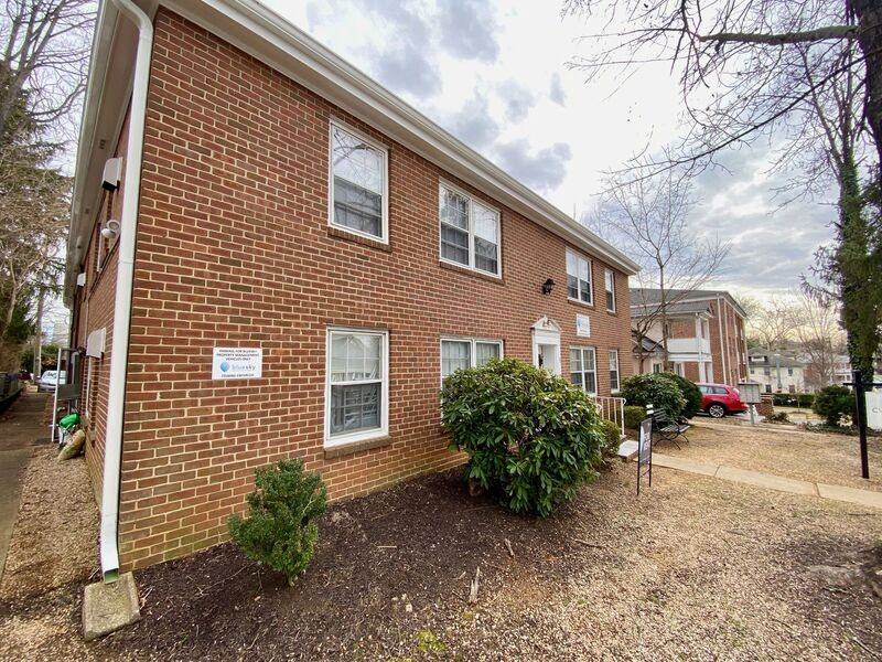 426 17th St Nw #7 - Photo 4 of 6