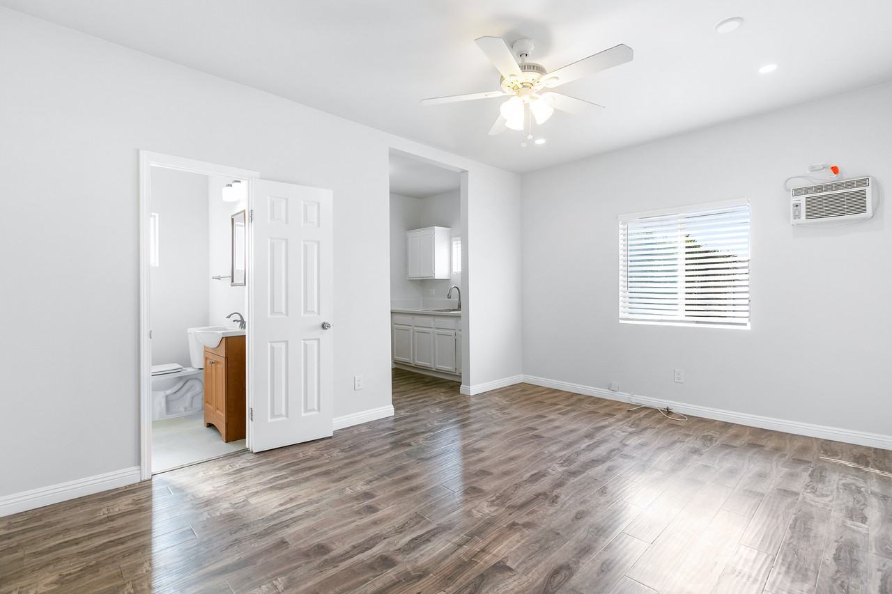 2623 West Boulevard #208 - Photo 5 of 8