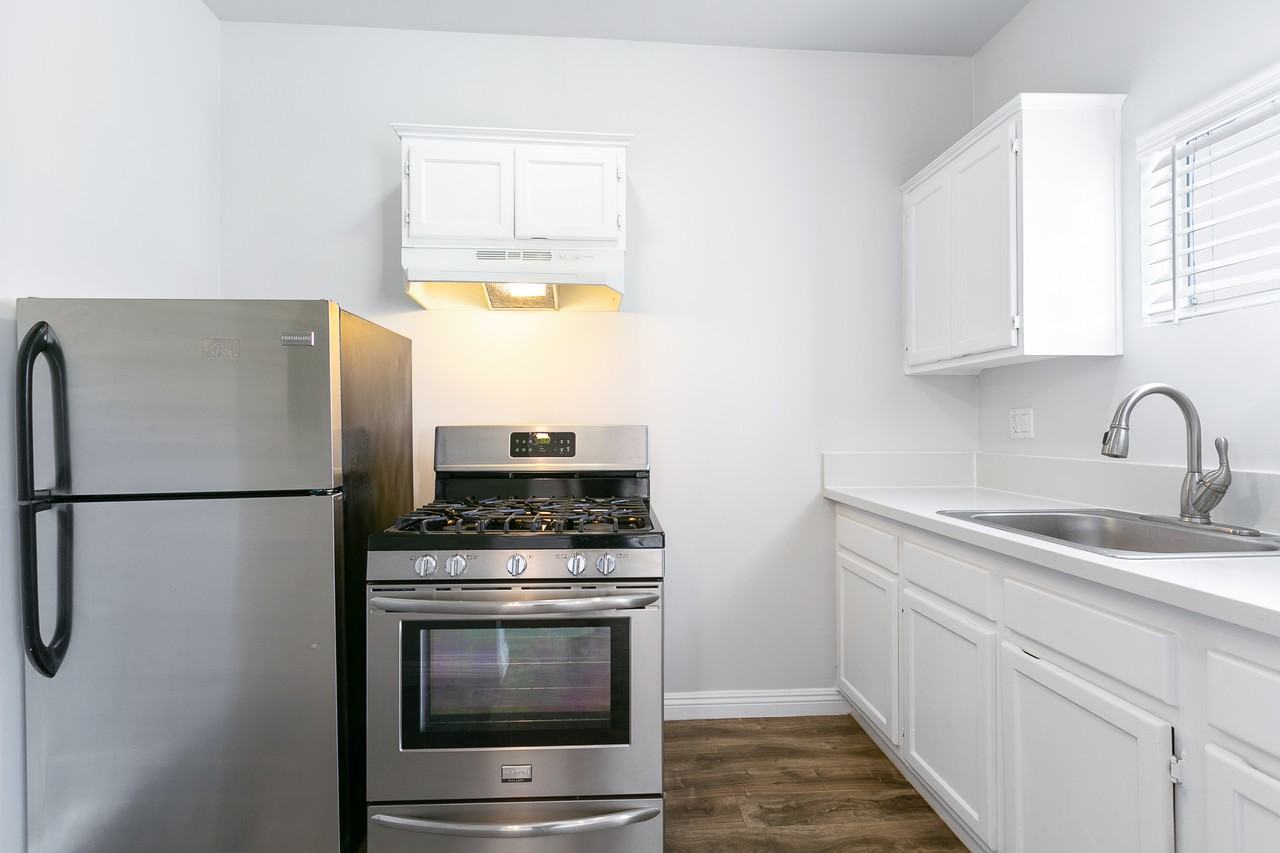 2623 West Boulevard #208 - Photo 2 of 8