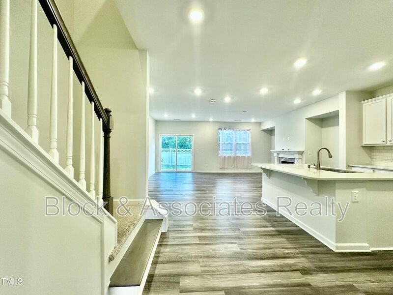 107 Hunston Dr - Photo 2 of 24