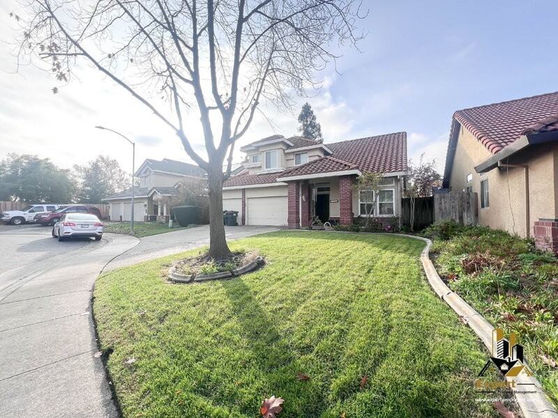 8204 Eversley Ct - Photo 2 of 50