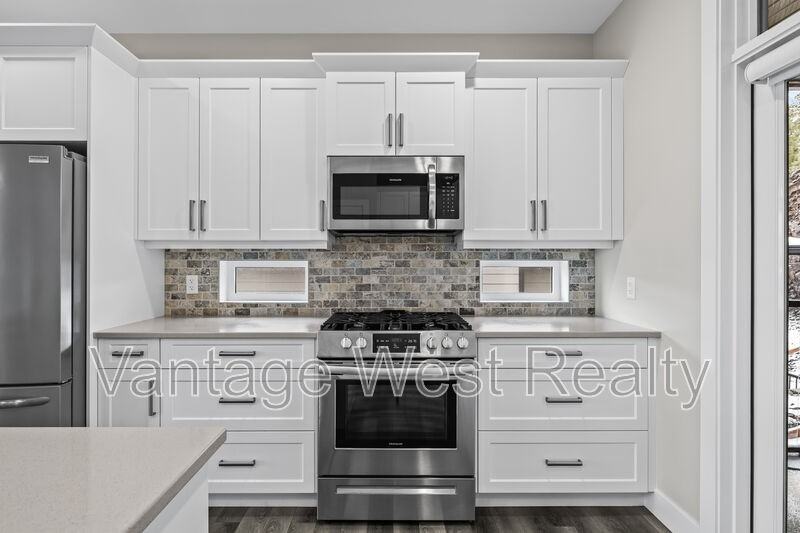 2580A Crown Crest Dr - Photo 3 of 24