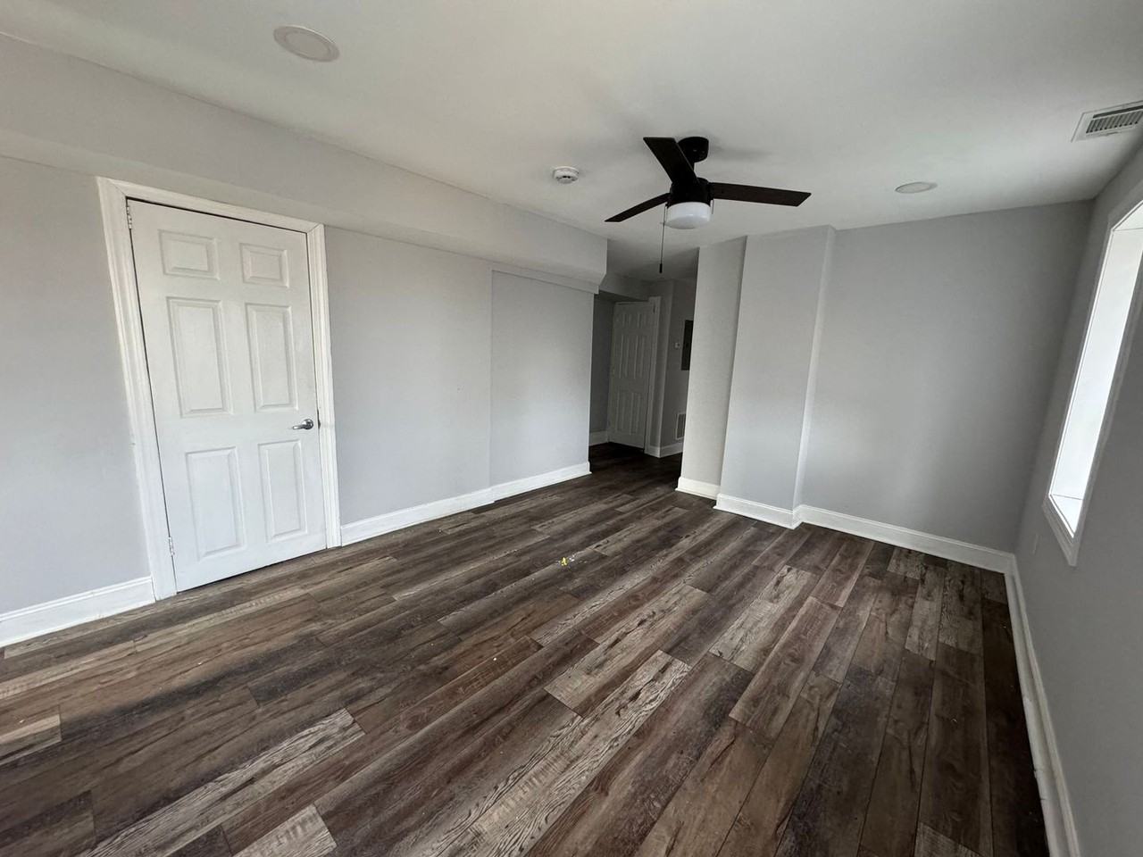 610 E 9th St - Photo 4 of 10