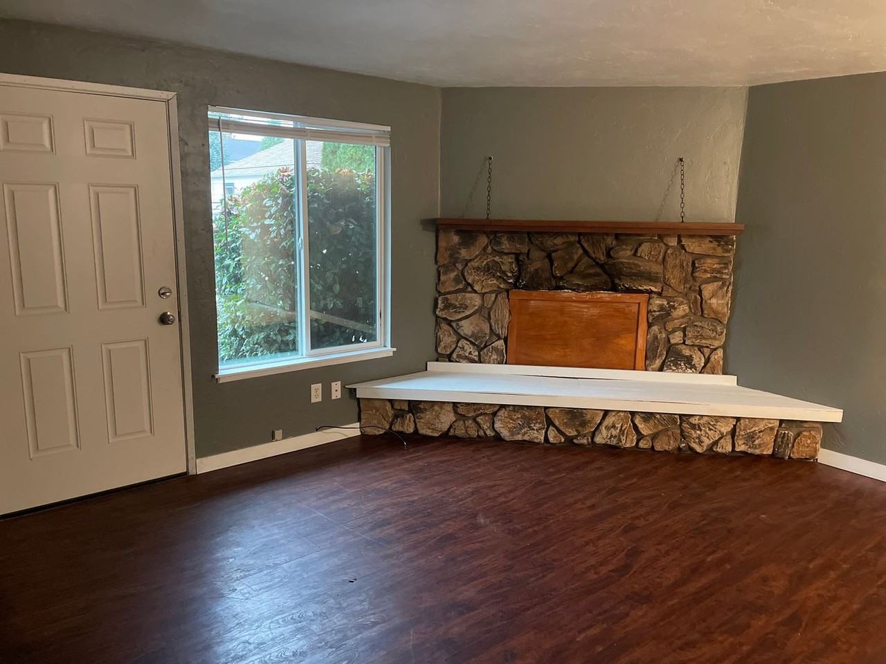 198 E Milton St #4 - Photo 4 of 17