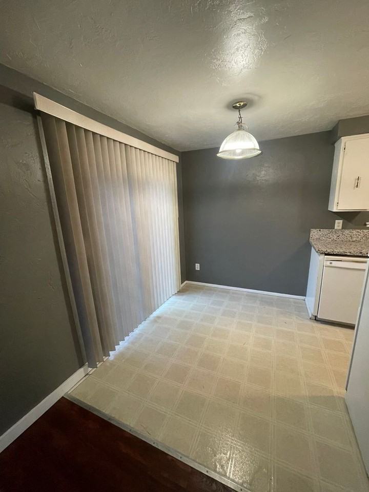 198 E Milton St #4 - Photo 5 of 17