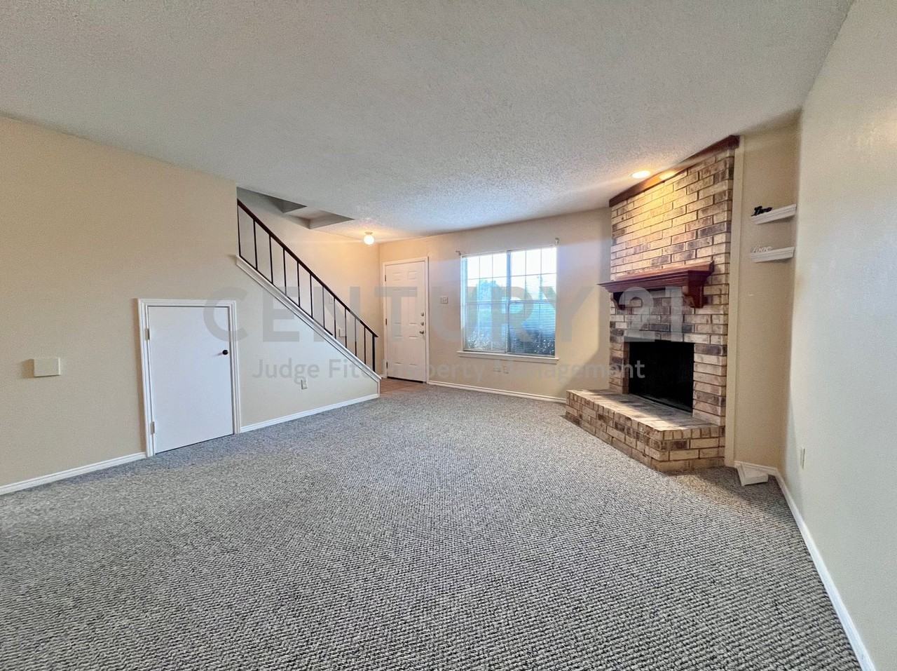 816 Red Bud Dr - Photo 3 of 12