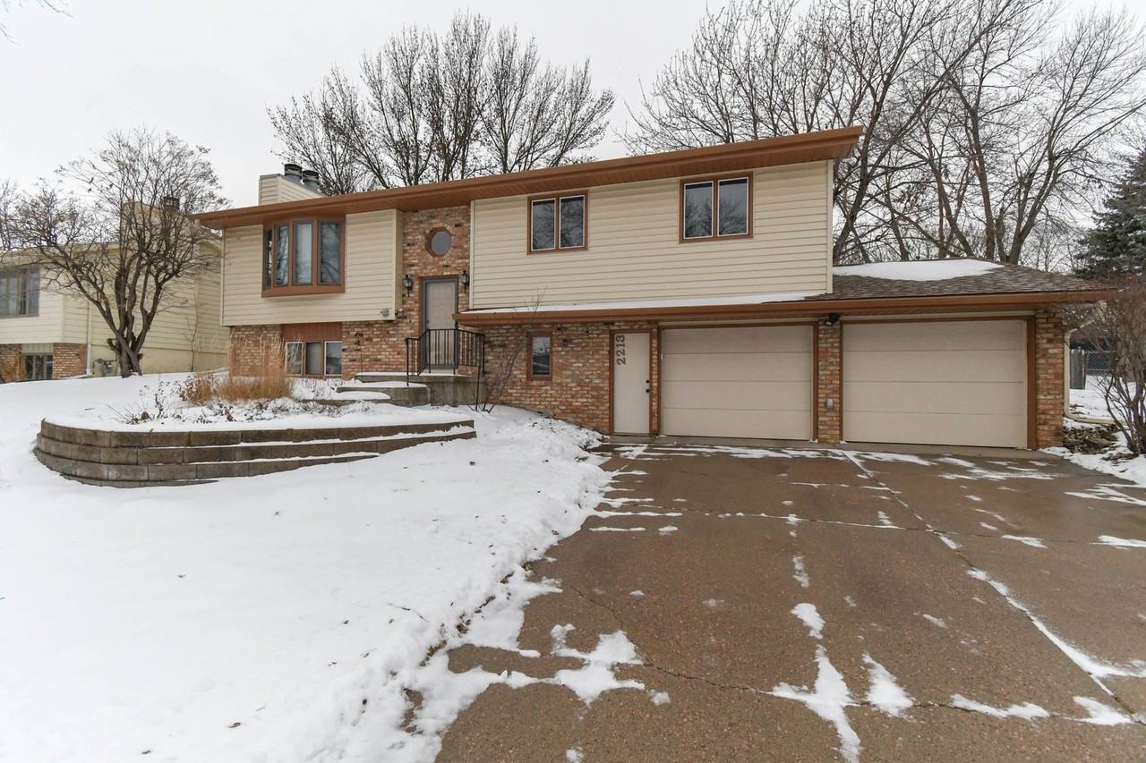2213 S Wellington Ave - Photo 2 of 48