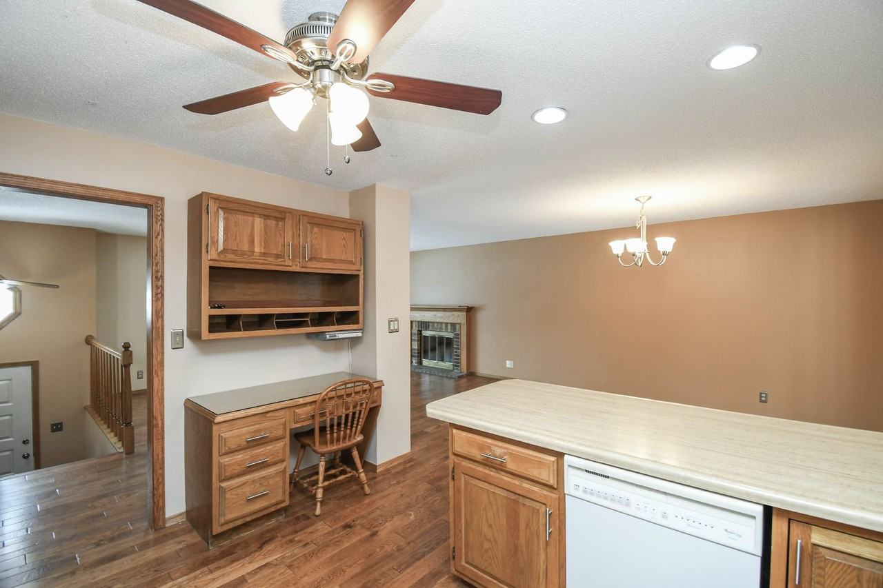 2213 S Wellington Ave - Photo 7 of 48