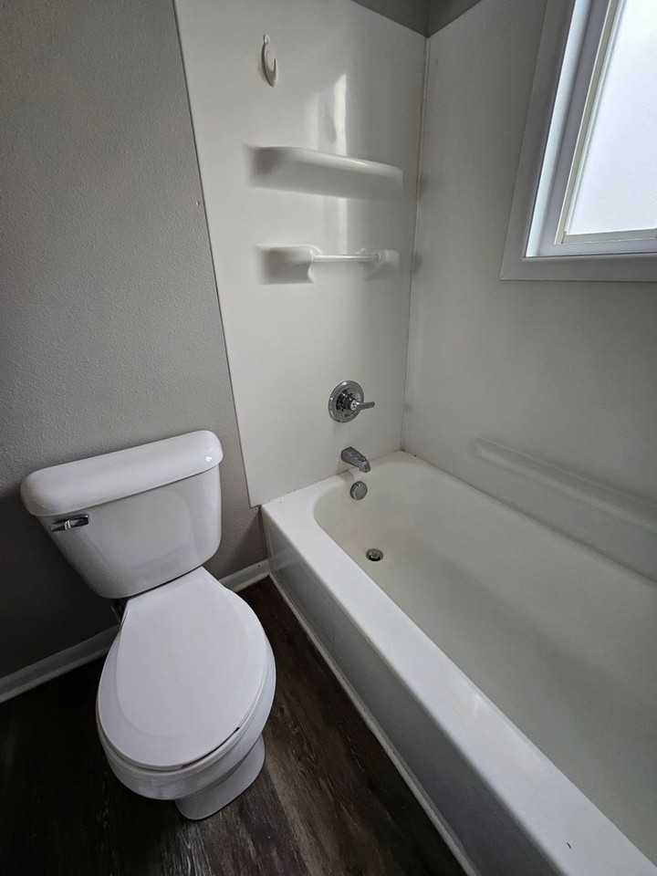 2125 Indianola Avenue - Photo 5 of 7